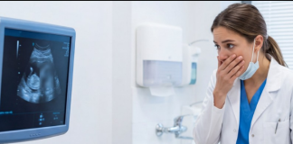 Djevojčica se žali na bolove u stomaku nakon vikenda kod svog očuha.