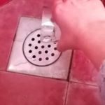 Osjećate neprijatan miris iz kupatila kada pada kiša? Samo OVO UBACITE u odvod i problem je riješen