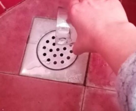 Osjećate neprijatan miris iz kupatila kada pada kiša? Samo OVO UBACITE u odvod i problem je riješen