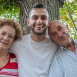 “Javno se odričemo našeg sina, on, zajedno sa snajkom, za nas više jednostavno ne postoji”: Roditelji se odrekli sina preko novina a njegova reakcija šokira