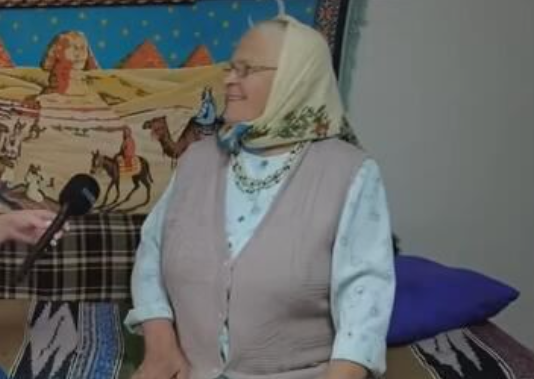 “NEMA ČOVEKA SA KOJIM NISAM BILA I NEMA VERE SA KOJOM NISAM BILA”: Bosanka šokirala voditeljku emotivnim detaljima