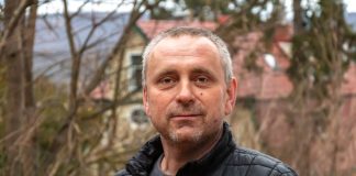 Ušao sam u vezu sa 46-godišnjom ženom, a kad sam došao u njen stan zažalio sam što je poznajem: Ostavio sam je bez reči