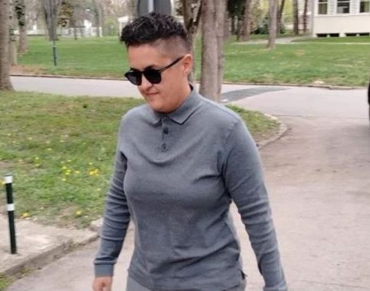 Ovo je ŽENA KOJA JE RODILA SINA MARIJI ŠERIFOVIĆ!!Do sada niste imali priliku da vidite!! Visoko je obrazovana, ima i muža!!Svi ih već poznajte…