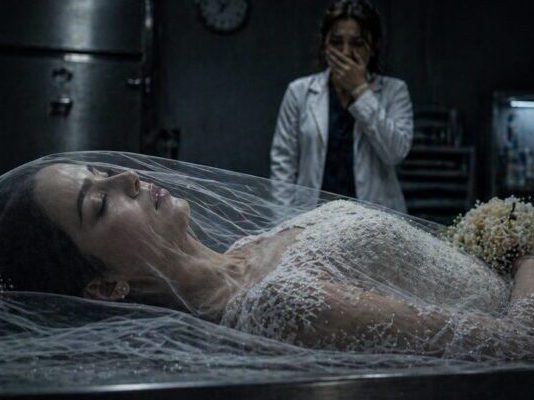 Mlada nevjesta pronađena je mrtva na vlastitom vjenčanju… ali kada ju je djelatnica mrtvačnice pregledala, primijetila je nešto šokantno — a istina je bila još gora