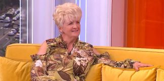 Anđa nije mogla da ima decu, pa joj je jetrva u tajnosti poklonila svoju bebu Slavicu: Od cele Jagodine krile su tajnu, a živele pod istim krovom