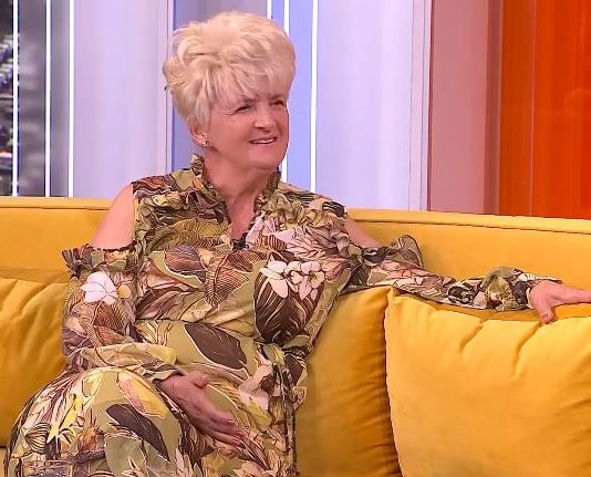 Anđa nije mogla da ima decu, pa joj je jetrva u tajnosti poklonila svoju bebu Slavicu: Od cele Jagodine krile su tajnu, a živele pod istim krovom