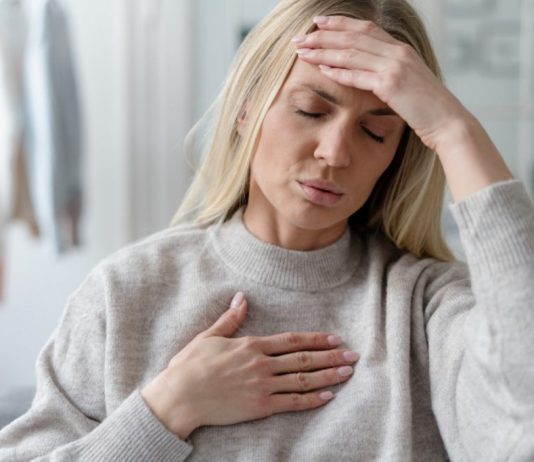 Ova vrsta MIGRENE može biti znak upozorenja: Mnogi ignorišu simptome koji mogu dovesti do srčanog ili moždanog udara