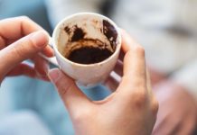 Evo gdje treba bacati talog od kave i zašto ga sve više ljudi posipa po terasama