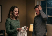 Vratio sam se kući kasno, mirišući na njen parfem i glumeći umor…