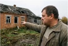 Na moj 63. rođendan sin me odveo na selo, iskrcao ispred raspale kuće i rekao: „Ovo ti je poklon. Živi ovdje.“ Zatim je otišao, ostavivši me u zabiti. Ali nije mogao ni zamisliti ko je živio u susjednoj kući… 😲😲😲 Na moj 63. rođendan sin me odveo na selo, iskrcao ispred raspale kuće i rekao: „Ovo ti je poklon. Živi ovdje.“ Zatim je otišao, ostavivši me u zabiti. Ali nije mogao ni zamisliti ko je živio u susjednoj kući… 😲😲😲 - featured image