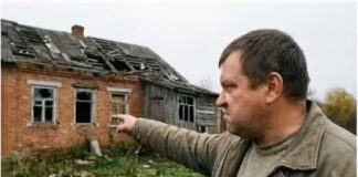 Na moj 63. rođendan sin me odveo na selo, iskrcao ispred raspale kuće i rekao: „Ovo ti je poklon. Živi ovdje.“ Zatim je otišao, ostavivši me u zabiti. Ali nije mogao ni zamisliti ko je živio u susjednoj kući… 😲😲😲 Na moj 63. rođendan sin me odveo na selo, iskrcao ispred raspale kuće i rekao: „Ovo ti je poklon. Živi ovdje.“ Zatim je otišao, ostavivši me u zabiti. Ali nije mogao ni zamisliti ko je živio u susjednoj kući… 😲😲😲 - featured image