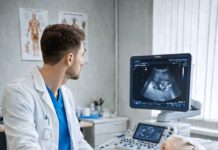 Šezdesetšestogodišnja Larisa otišla je kod ginekologa tvrdeći da je u devetom mesecu trudnoće – ali kada ju je lekar pregledao, zatekao je nešto što ga je užasnulo 😨😱 Šezdesetšestogodišnja Larisa otišla je kod ginekologa tvrdeći da je u devetom mesecu trudnoće – ali kada ju je lekar pregledao, zatekao je nešto što ga je užasnulo 😨😱 - featured image