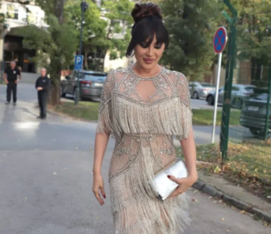 Ceca kao boginja stigla na venčanje o kojem bruji zemlja: Ali ovaj put je imala pratnju!!Pogledajte ko je muškarac uz kojeg Ceca ne skida osmijeh s lica!!!!