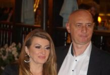 Puče tikva, razvod! Mislila je da ima sretan brak i vijernog muža dok nije pogledala u njegov telefon: Poziv koji je usred noći dobio Taške, Viki je potpuno zbunio Puče tikva, razvod! Mislila je da ima sretan brak i vijernog muža dok nije pogledala u njegov telefon: Poziv koji je usred noći dobio Taške, Viki je potpuno zbunio - featured image