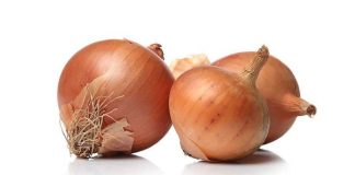 DA ČOVJEK NE POVJERUJE: Evo koje sve bolesti liječe pečeni i kuhani crni luk