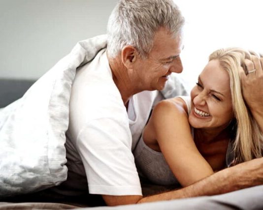 Šta muškarci u 50-ima potajno žele u krevetu, a boje se tražiti