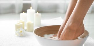 NEVJEROJATNI REZULTATI NAMAKANJA STOPALA U JABUČNOM OKTU: ISPROBAJTE OVU JEDNOSTAVNU METODU