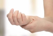 KOJA RUKA BOLI PRED INFARKT: Srčani udar najavljuje ovaj rani simptom, sprečava