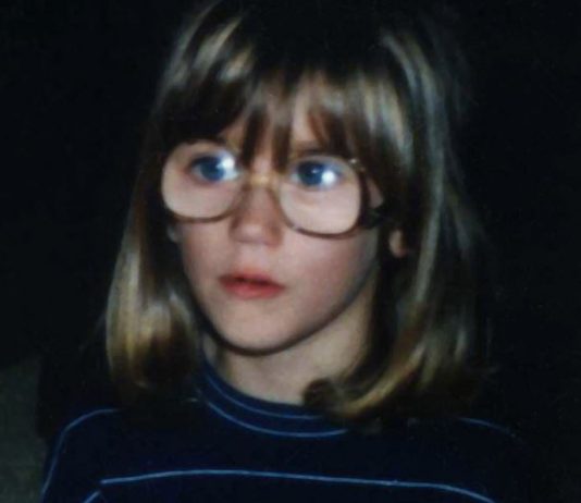 Otišla je da prespava kod drugarice, a kada se vratila kući njena majka, očuh i dve sestre bile su mrtvi: Posle 13 godina otkriva istinu o njihovoj ubici