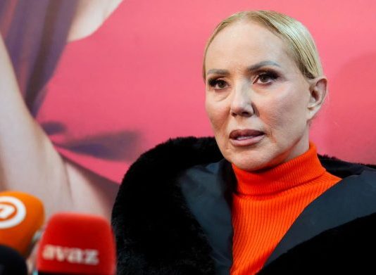 Nakon 40 godina rada Lepa Brena se penzionisala: O visini njene penzije svi govore!!! Evo koja je cifra u pitanju!!!