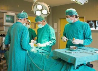 Zašto su hirurške uniforme uvek u plavoj ili zelenoj boji: Postoji važan razlog