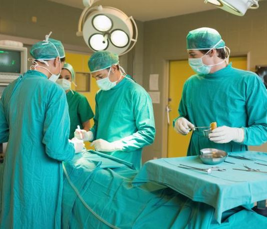 Zašto su hirurške uniforme uvek u plavoj ili zelenoj boji: Postoji važan razlog