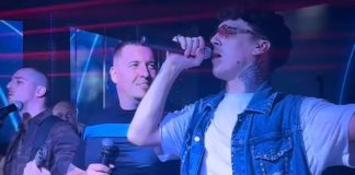 Pjevač otkrio da boluje od rijetke i teške bolesti: Imao je ove simptome, a onda su mu otkazale noge