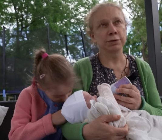 Aleksandra je rodila deseto dete u 66. godini: Njena priča šokira svet, evo kako danas živi i da li se kaje