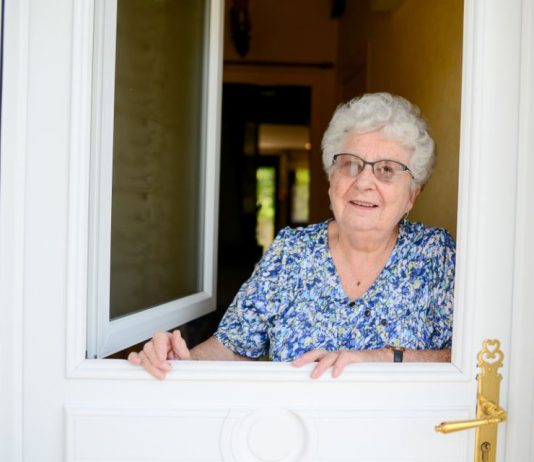 Moja baka od 90 godina me je naučila 4 pravila čišćenja zbog kojih je moja kuća uvek besprekorna