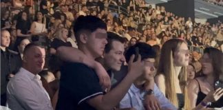 Koliko su porasli! Sinovi pratili Tanju iz lože, pa im se pridružio Muki – ovako se slažu, scena razniježila sve